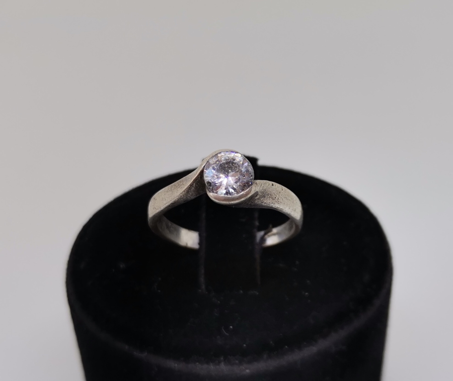 BURGULU MODEL TEK TAŞ GÜMÜŞ YÜZÜK