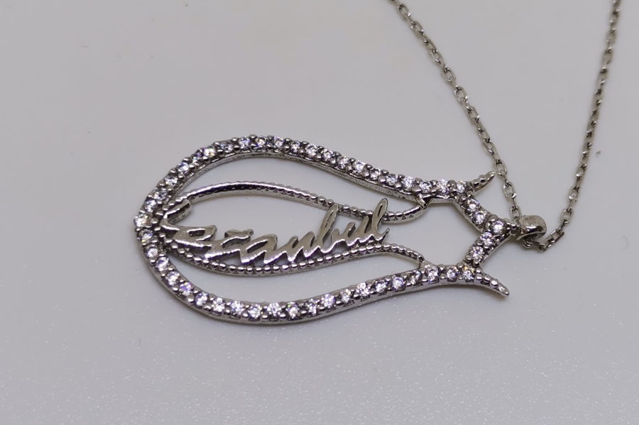 LALE FORMUNDA YAPILMIŞ "İSTANBUL" YAZILI GÜMÜŞ KOLYE