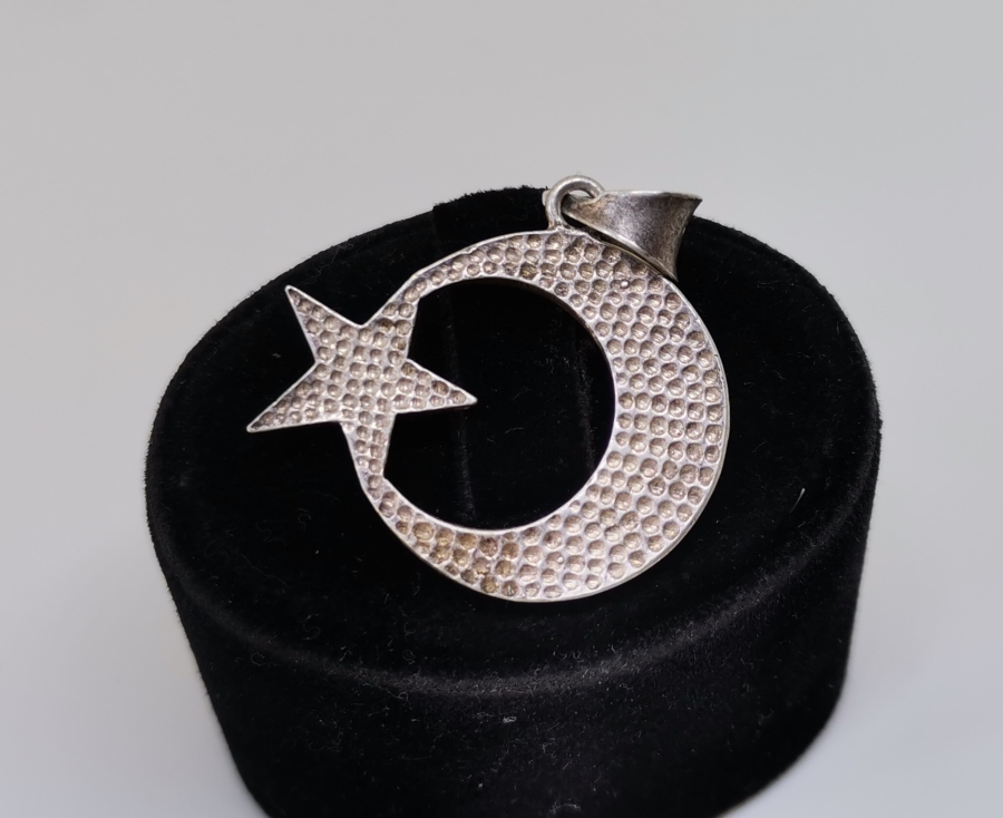 AY YILDIZ FORMUNDA YAPILMIŞ GÜMÜŞ KOLYE UCU