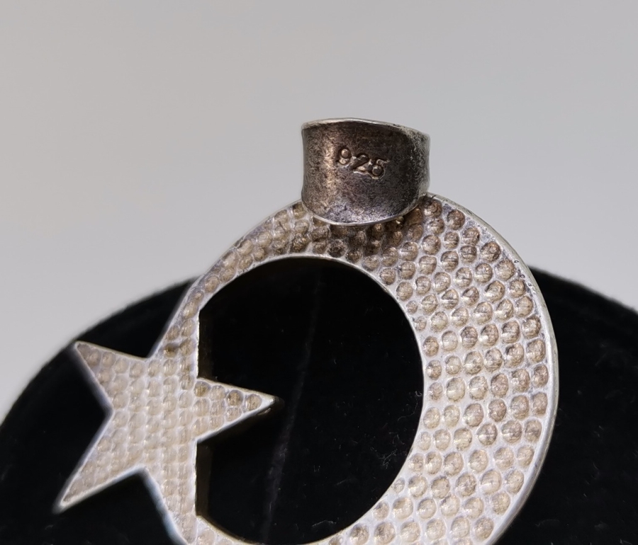 AY YILDIZ FORMUNDA YAPILMIŞ GÜMÜŞ KOLYE UCU