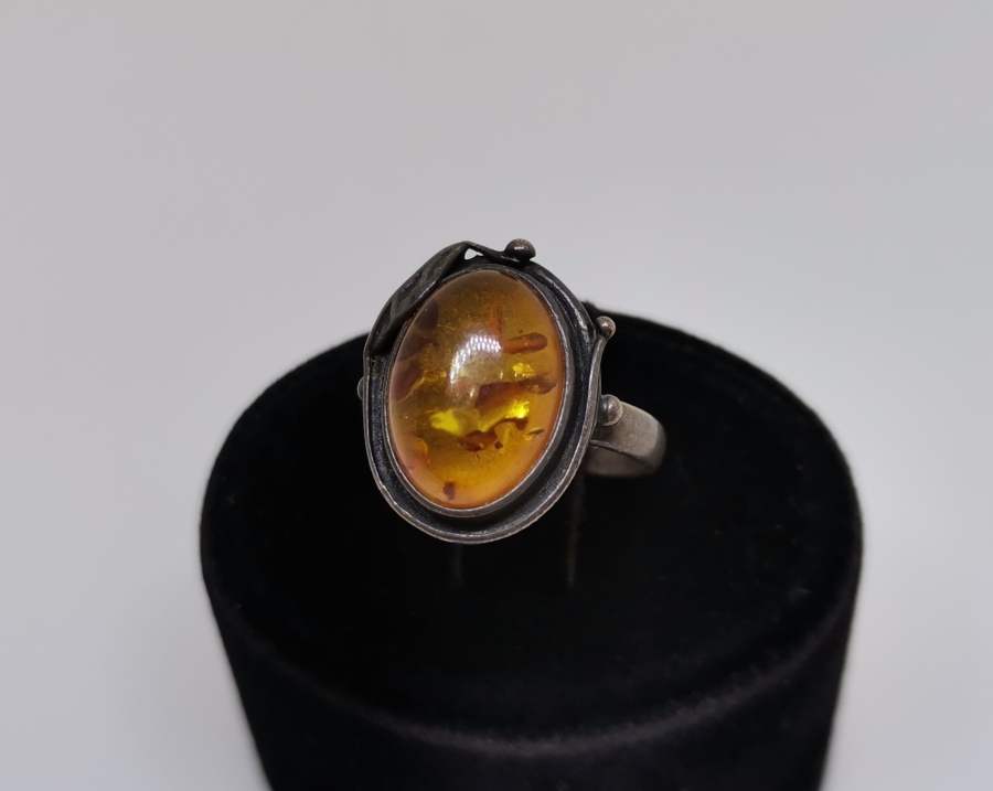 ÜZERİ DAMLA KEHRİBARLI ÖZEL YAPIM GÜMÜŞ YÜZÜK