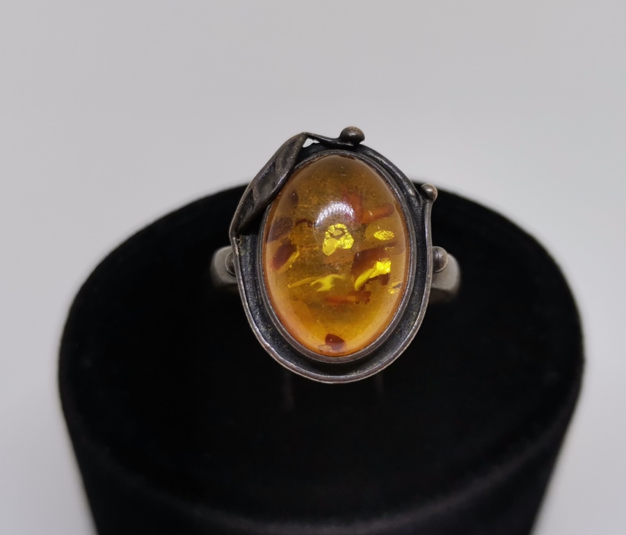 ÜZERİ DAMLA KEHRİBARLI ÖZEL YAPIM GÜMÜŞ YÜZÜK