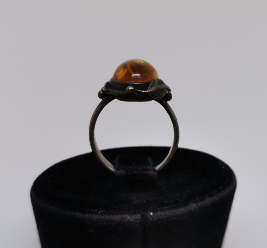 ÜZERİ DAMLA KEHRİBARLI ÖZEL YAPIM GÜMÜŞ YÜZÜK