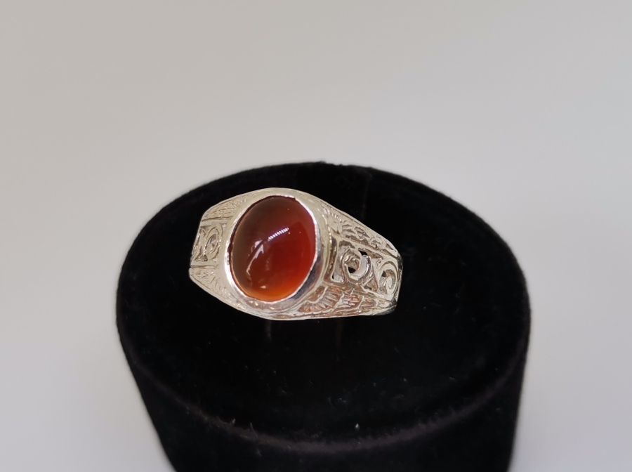 AKİK TAŞLI VE KABARTMA İŞÇİLİKLİ HAC İŞİ GÜMÜŞ YÜZÜK