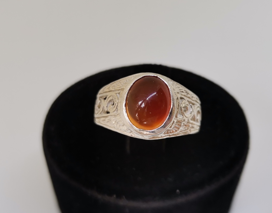 AKİK TAŞLI VE KABARTMA İŞÇİLİKLİ HAC İŞİ GÜMÜŞ YÜZÜK