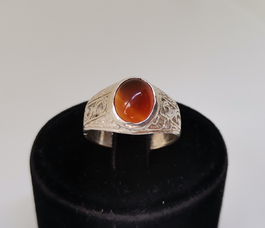 AKİK TAŞLI VE KABARTMA İŞÇİLİKLİ HAC İŞİ GÜMÜŞ YÜZÜK