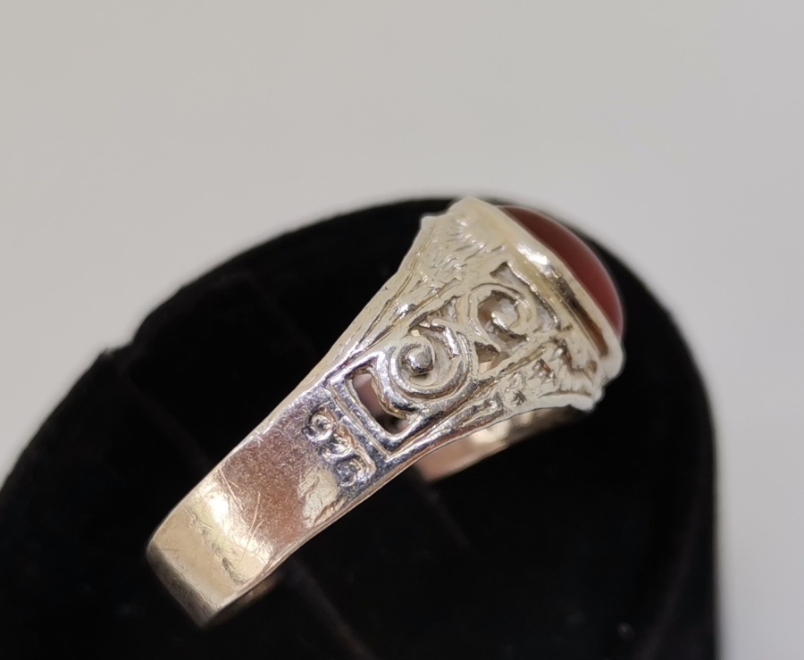 AKİK TAŞLI VE KABARTMA İŞÇİLİKLİ HAC İŞİ GÜMÜŞ YÜZÜK