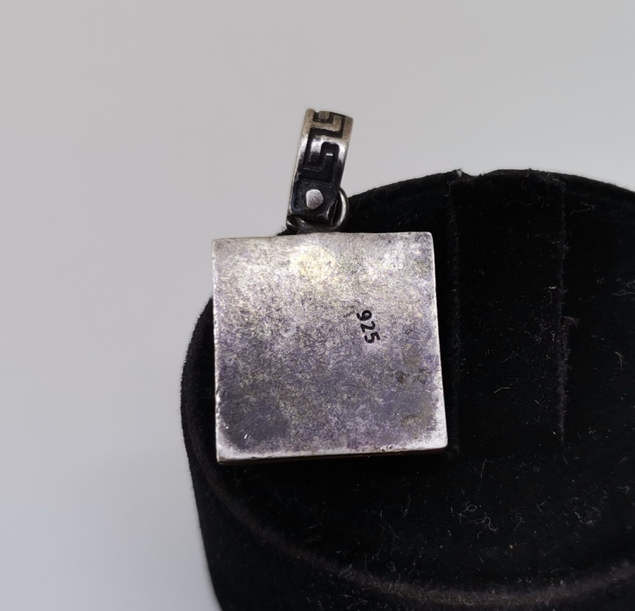 ÜZERİNDE OSMANLI TUĞRASI BULUNAN GÜMÜŞ KOLYE UCU