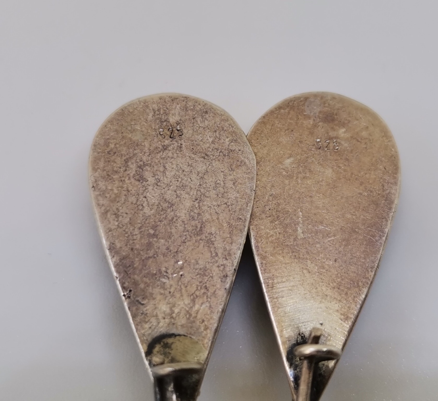 YAPRAK FORMUNDA YAPILMIŞ SAVAROSKİ TAŞLI ÖZEL YAPIM GÜMÜŞ KÜPE