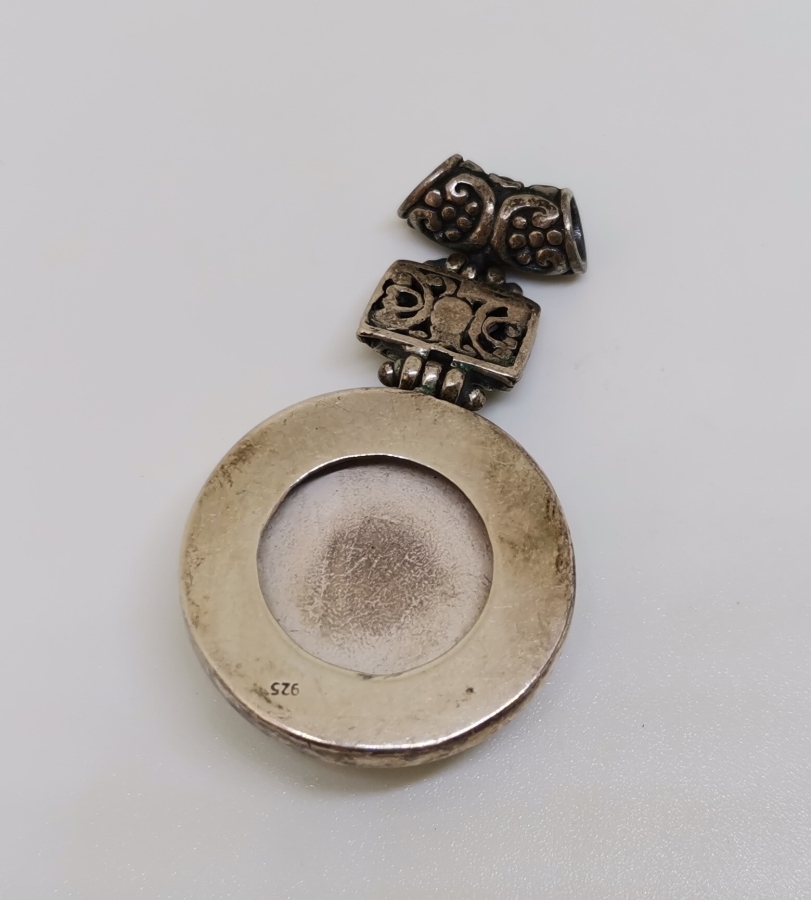 ÇİNİ ÜZERİ EL BOYAMA İŞÇİLİKLİ KÜTAHYA YAPIMI ÖZEL DİZAYN GÜMÜŞ KOLYE UCU