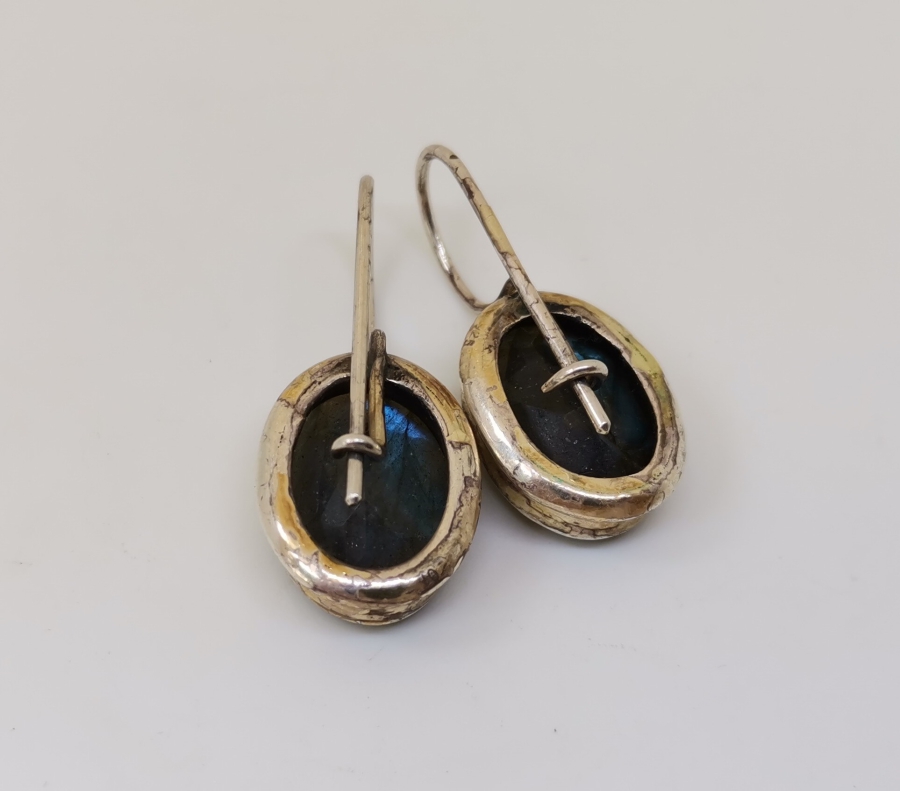 ÜZERİ FLEMENK KESİM DOĞAL TAŞLI GÜMÜŞ ÜZERİ ALTIN VERMEYLİ ÖZEL YAPIM KÜPE