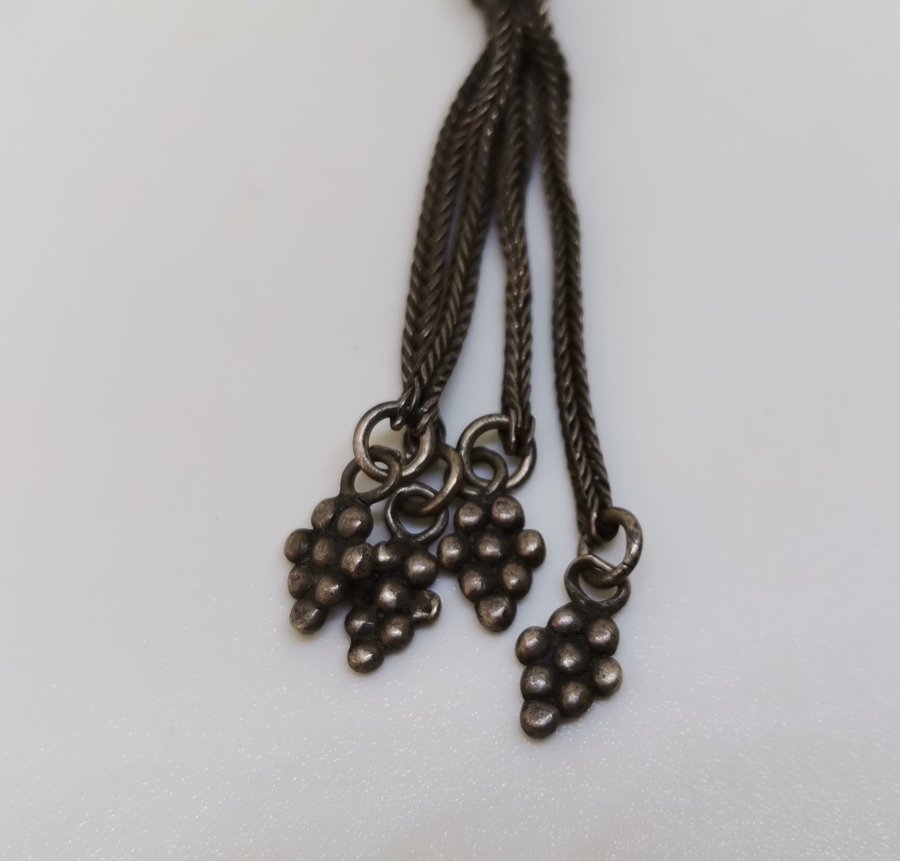 ÜZÜM SALKIMLI GÜMÜŞ TESPİH PÜSKÜLÜ