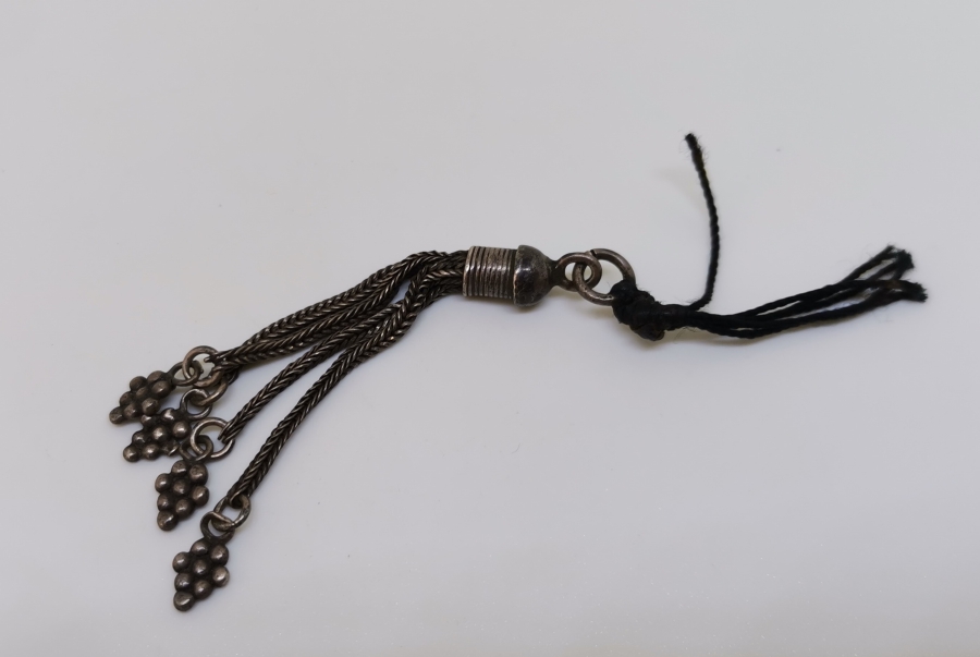 ÜZÜM SALKIMLI GÜMÜŞ TESPİH PÜSKÜLÜ