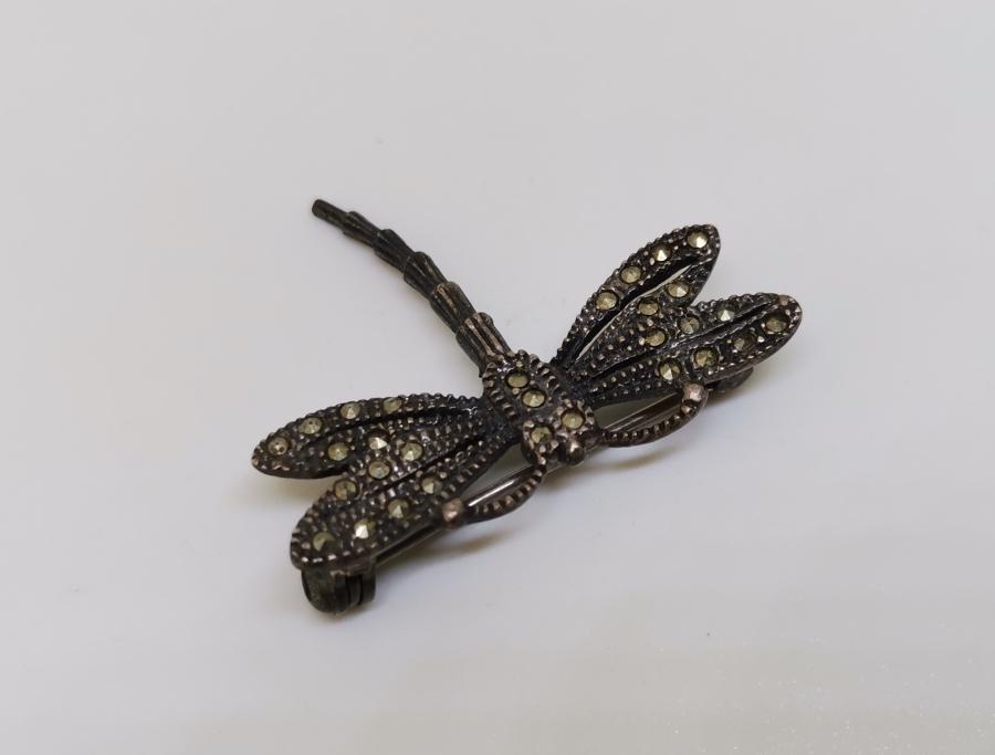 YUSUFÇUK FORMUNDA YAPILMIŞ GÜMÜŞ BROŞ