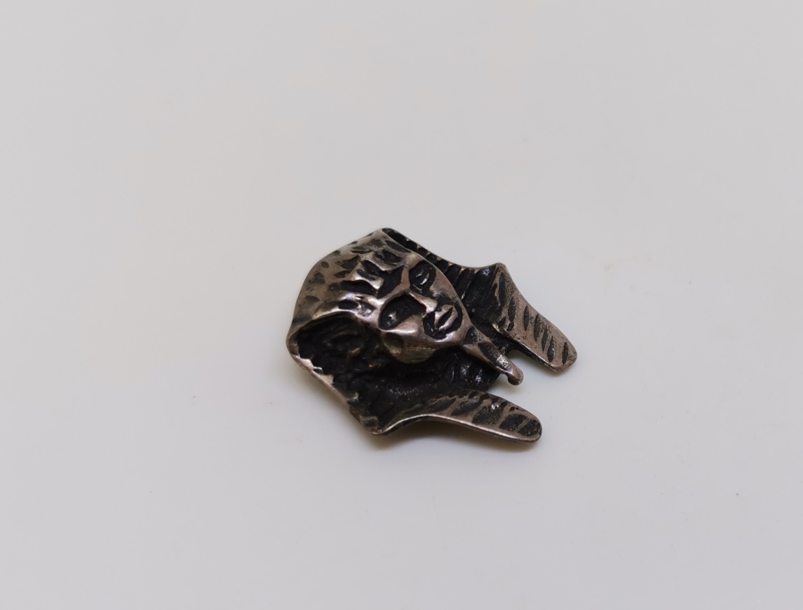 FİRAVUN BÜSTÜ FORMUNDA YAPILMIŞ MISIR İŞİ GÜMÜŞ KOLYE UCU