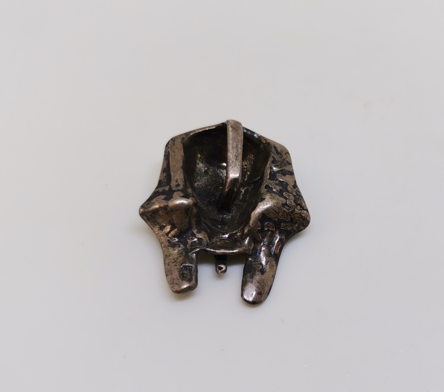 FİRAVUN BÜSTÜ FORMUNDA YAPILMIŞ MISIR İŞİ GÜMÜŞ KOLYE UCU