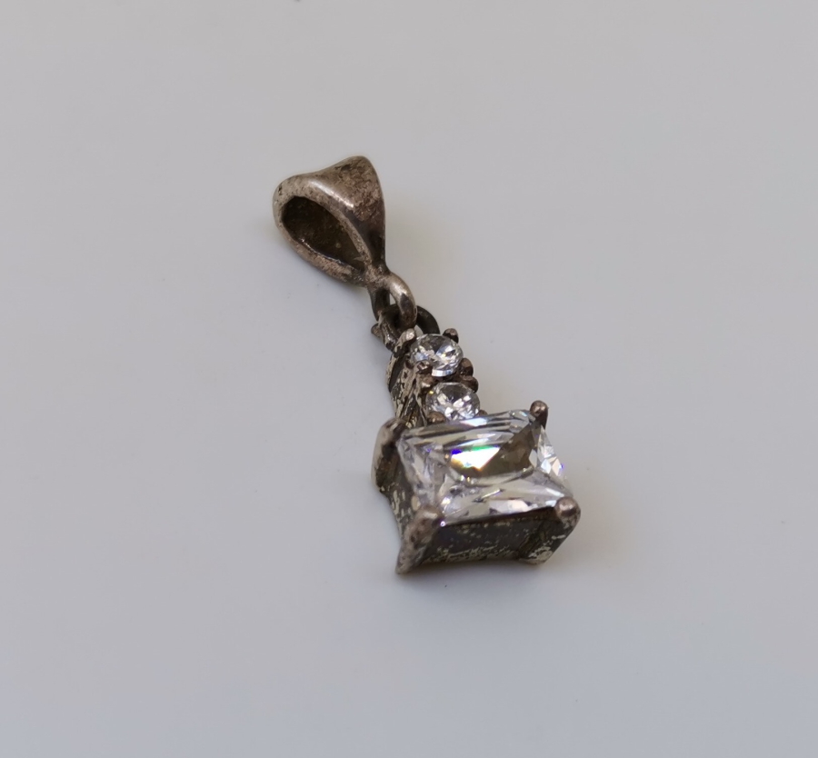 MARGAZİT TAŞLI ÜÇTAŞ MODEL GÜMÜŞ KOLYE UCU