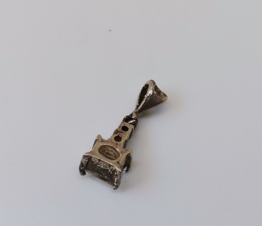 MARGAZİT TAŞLI ÜÇTAŞ MODEL GÜMÜŞ KOLYE UCU