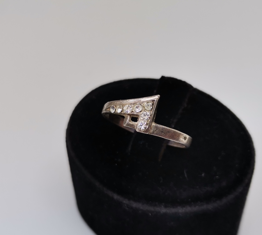 ZİHGİR FORMUNDA YAPILMIŞ MARGAZİT TAŞLI GÜMÜŞ YÜZÜK