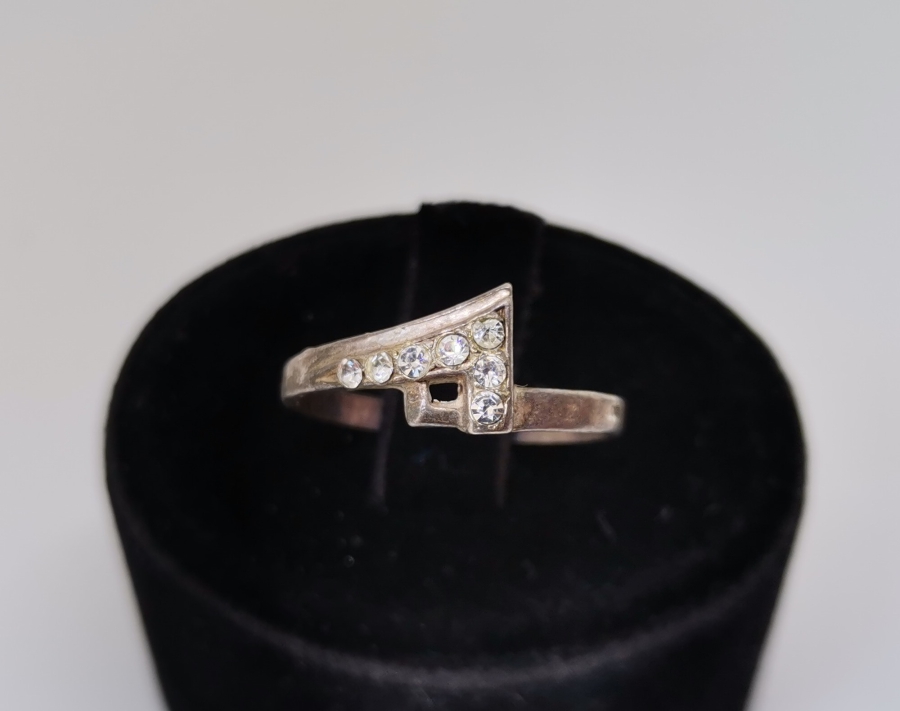 ZİHGİR FORMUNDA YAPILMIŞ MARGAZİT TAŞLI GÜMÜŞ YÜZÜK