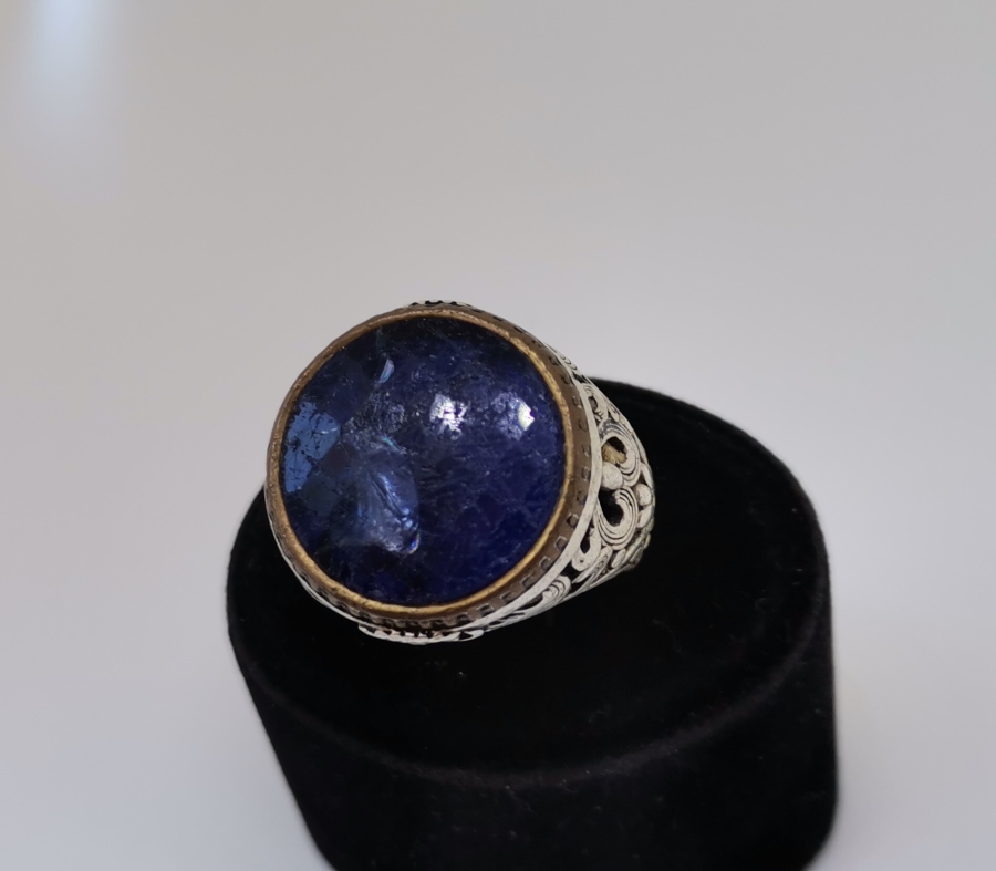 ÜZERİ ELMAS KESİM LAPİS TAŞLI GÜMÜŞ YÜZÜK