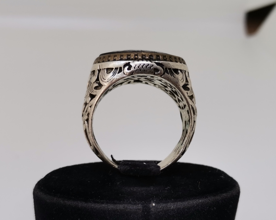 ÜZERİ ELMAS KESİM LAPİS TAŞLI GÜMÜŞ YÜZÜK