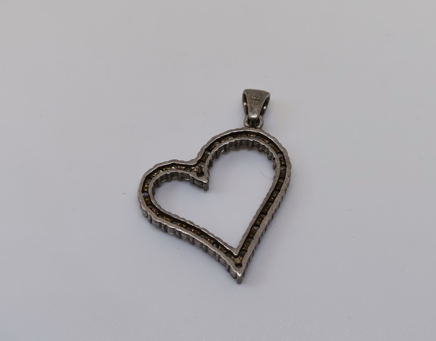 KALP FORMUNDA YAPIMIŞ MARGAZİT TAŞLI GÜMÜŞ KOLYE UCU