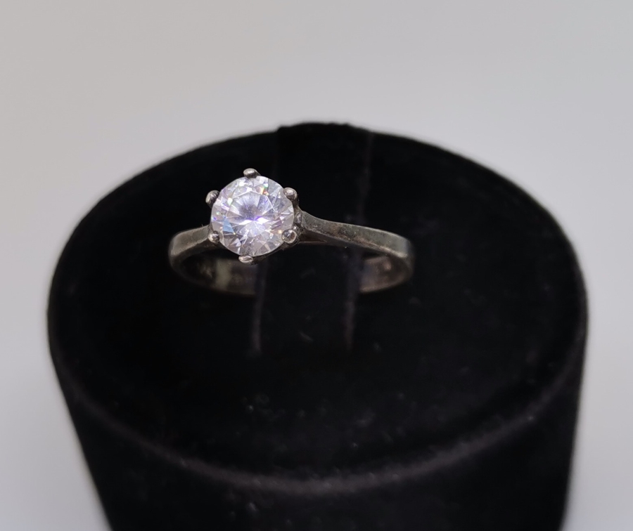 SAVAROSKİ TAŞLI TEKTAŞ MODEL GÜMÜŞ YÜZÜK