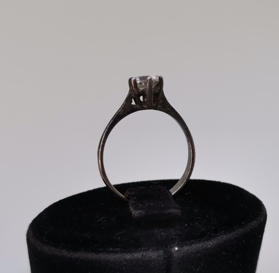 SAVAROSKİ TAŞLI TEKTAŞ MODEL GÜMÜŞ YÜZÜK