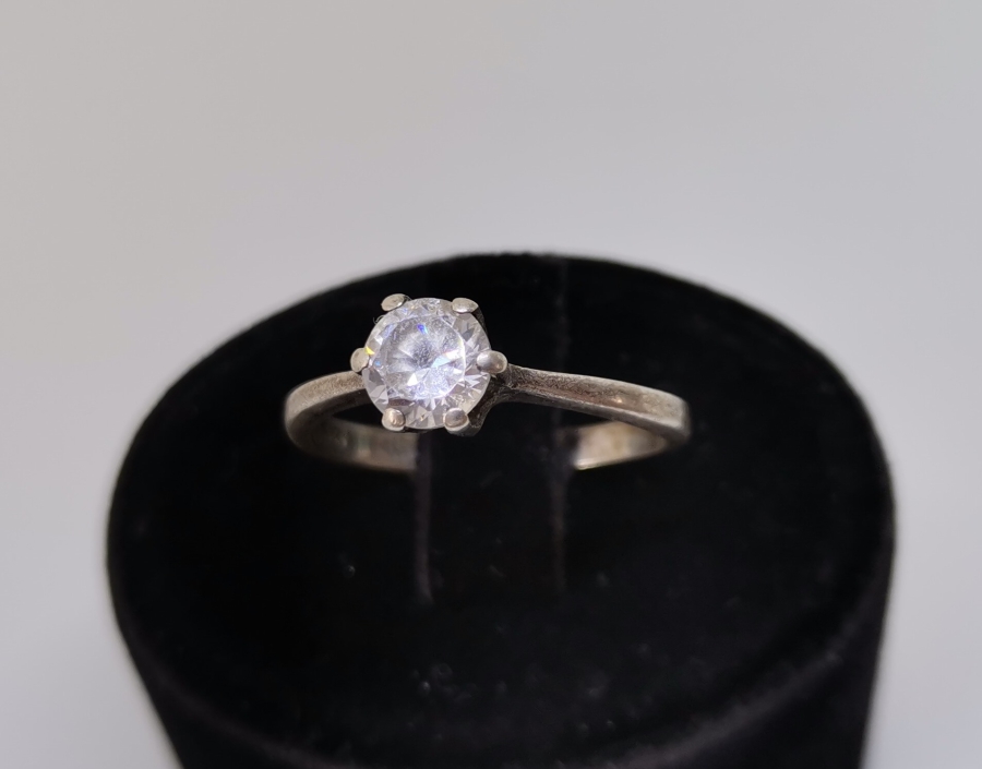 TEK TAŞ MODELİ GÜMÜŞ YÜZÜK