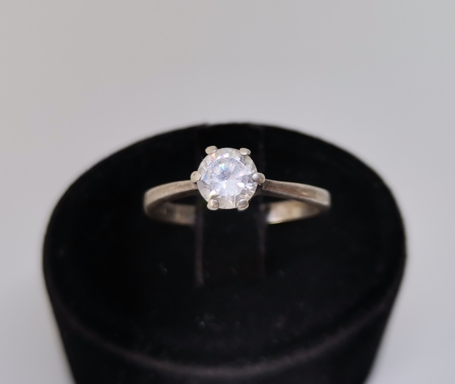 TEK TAŞ MODELİ GÜMÜŞ YÜZÜK