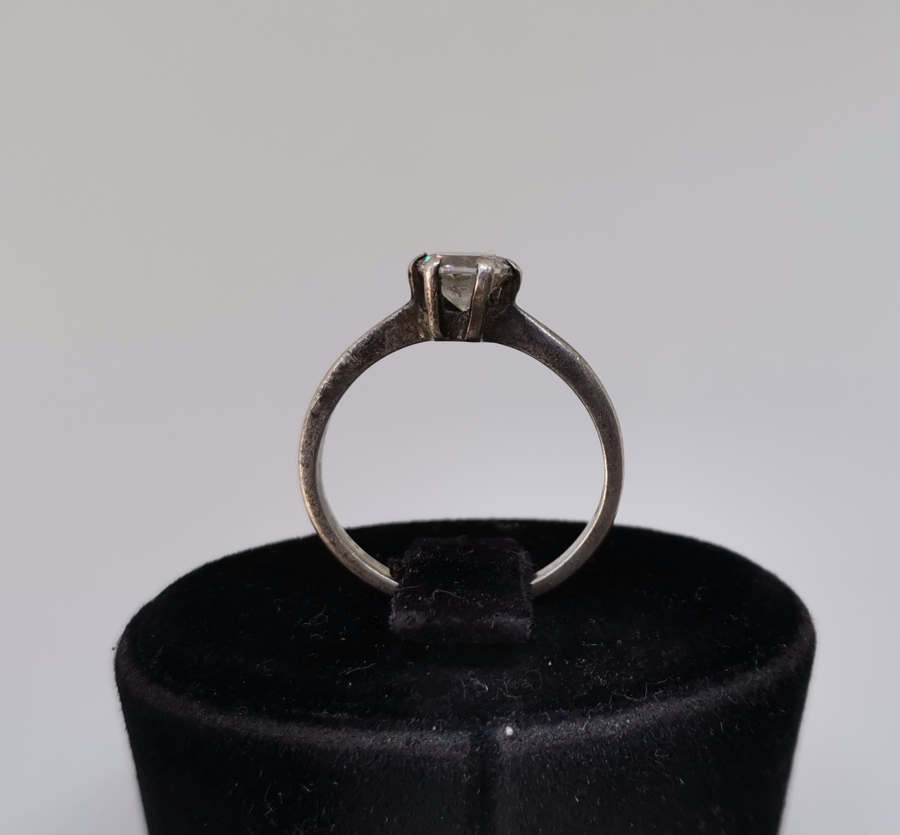 TEK TAŞ MODELİ GÜMÜŞ YÜZÜK