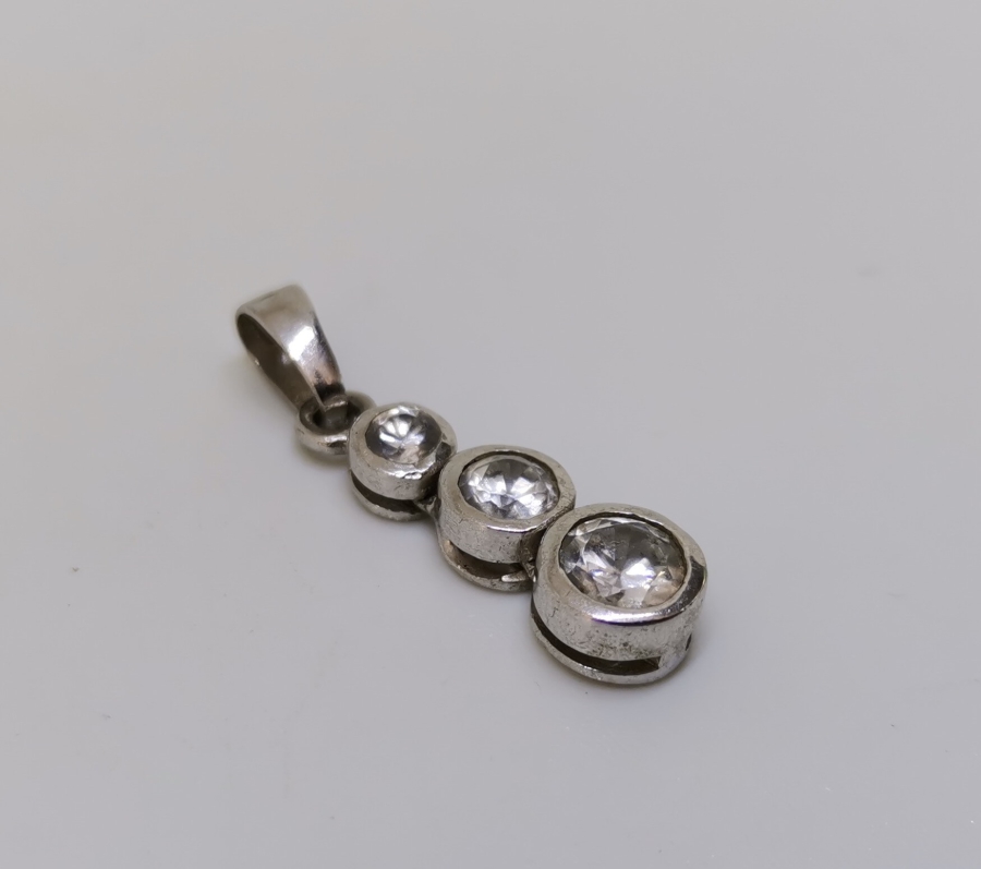 MARGAZİT TAŞLI AİLE TASVİRLİ GÜMÜŞ KOLYE UCU