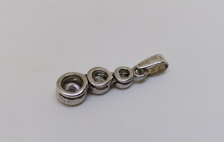 MARGAZİT TAŞLI AİLE TASVİRLİ GÜMÜŞ KOLYE UCU