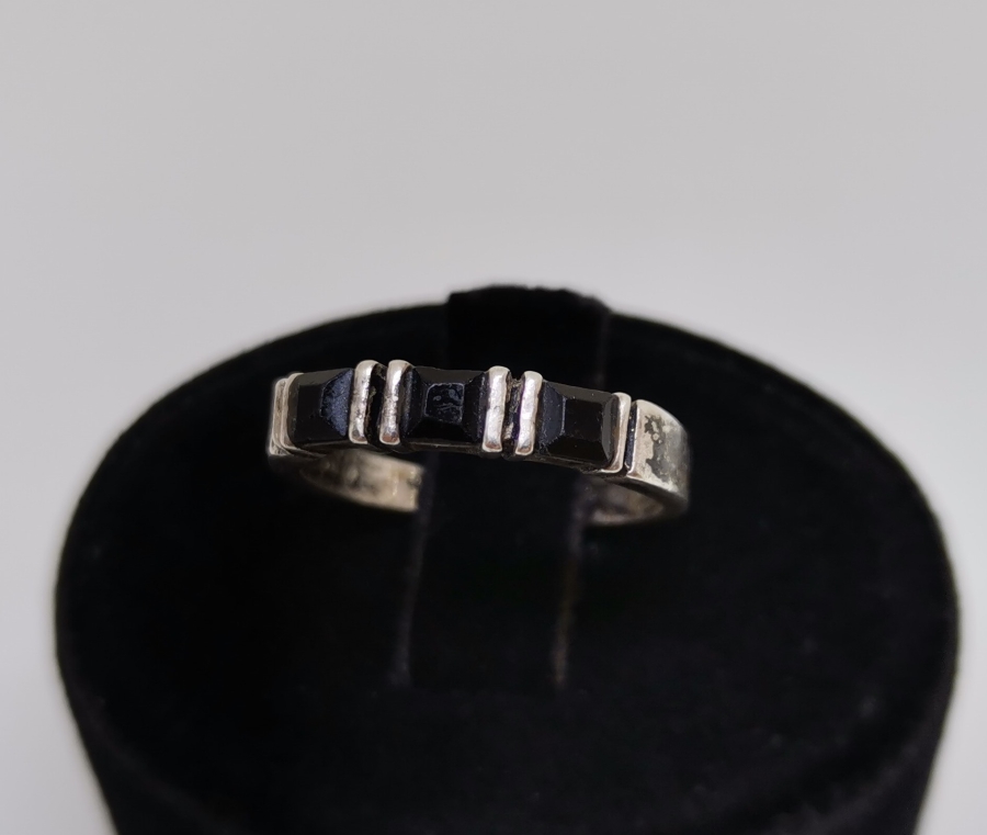 GRANAT TAŞLI GÜMÜŞ YÜZÜK