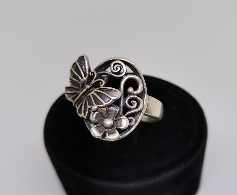 KELEBEK VE ÇİÇEK MOTİFLİ GÜMÜŞ YÜZÜK