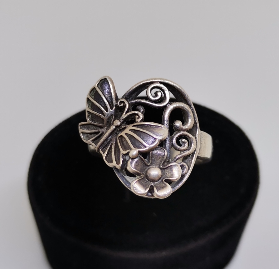 KELEBEK VE ÇİÇEK MOTİFLİ GÜMÜŞ YÜZÜK