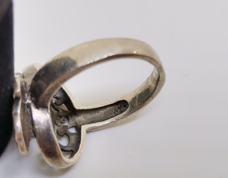 KELEBEK VE ÇİÇEK MOTİFLİ GÜMÜŞ YÜZÜK