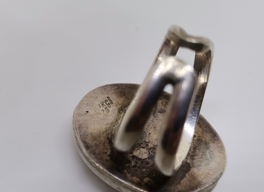 DUMANLI KUVARZ TAŞINDAN YAPILMIŞ ÖZEL YAPIM GÜMÜŞ YÜZÜK