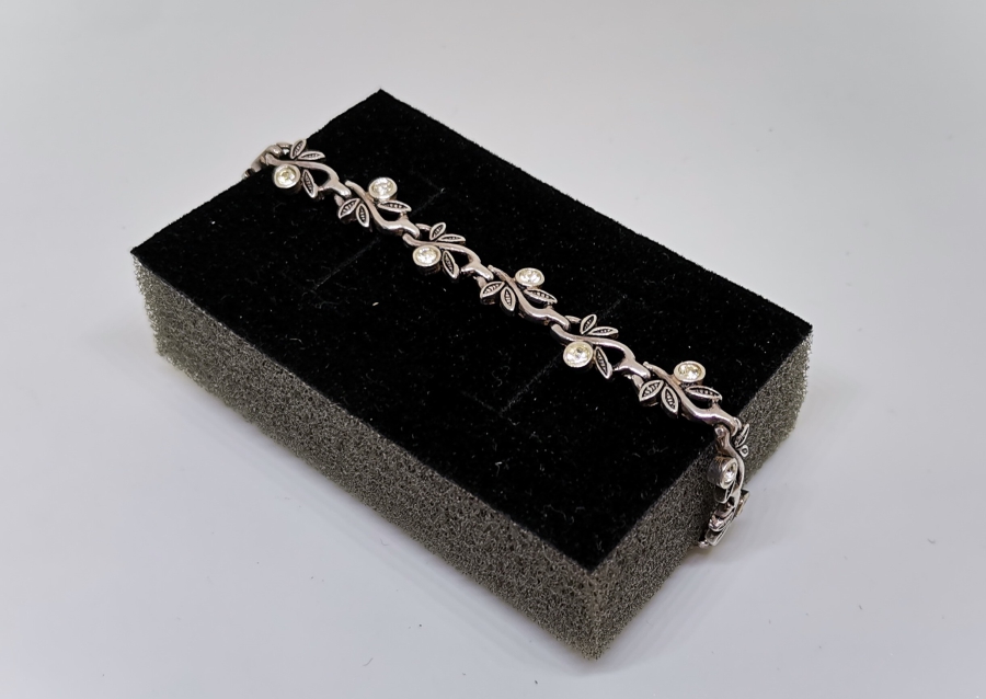 ÜZERİ MARGAZİT TAŞLARLA SÜSLÜ DALLI MODEL GÜMÜŞ BİLEKLİK