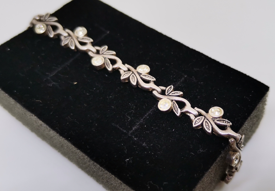 ÜZERİ MARGAZİT TAŞLARLA SÜSLÜ DALLI MODEL GÜMÜŞ BİLEKLİK