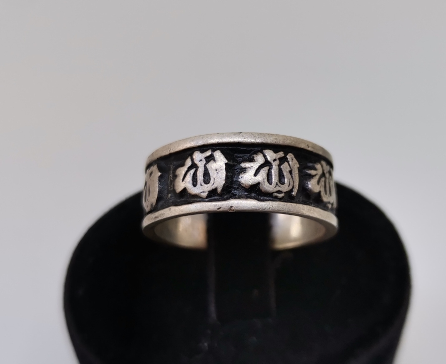 ÜZERİNDE ALLAH LAFZLARI BULUNAN GÜMÜŞ ALYANS MODEL YÜZÜK