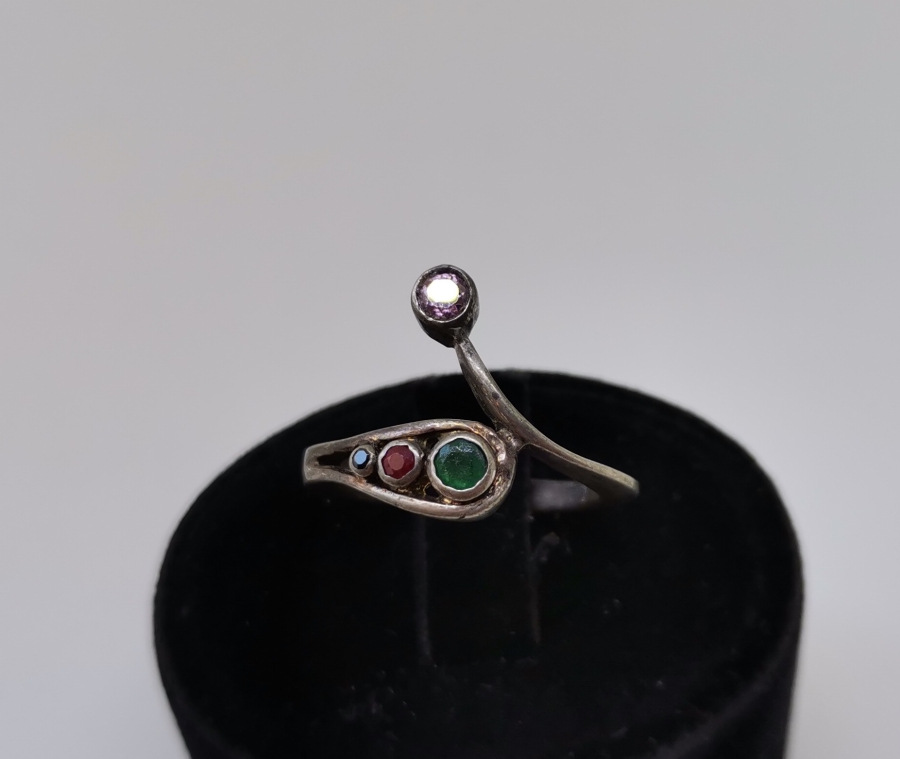 YAKUT, ZÜMRÜT VE MARGAZİT TAŞLARLA SÜSLÜ GÜMÜŞ YÜZÜK