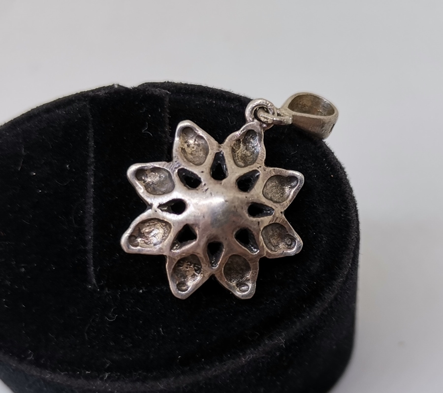 MARGAZİT VE İNCİ TAŞLI GÜMÜŞ KOLYE UCU