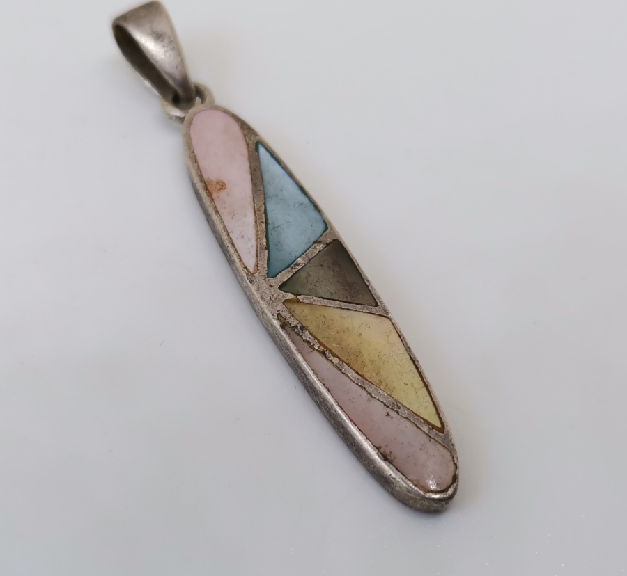 FARKLI TONDA SEDEFLERLE SÜSLÜ ÖZEL YAPIM GÜMÜŞ KOLYE UCU