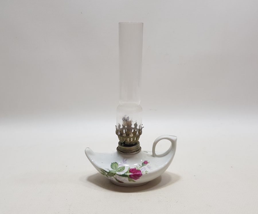 NADİR FORMDA ANTİKA PORSELEN GAZ LAMBASI