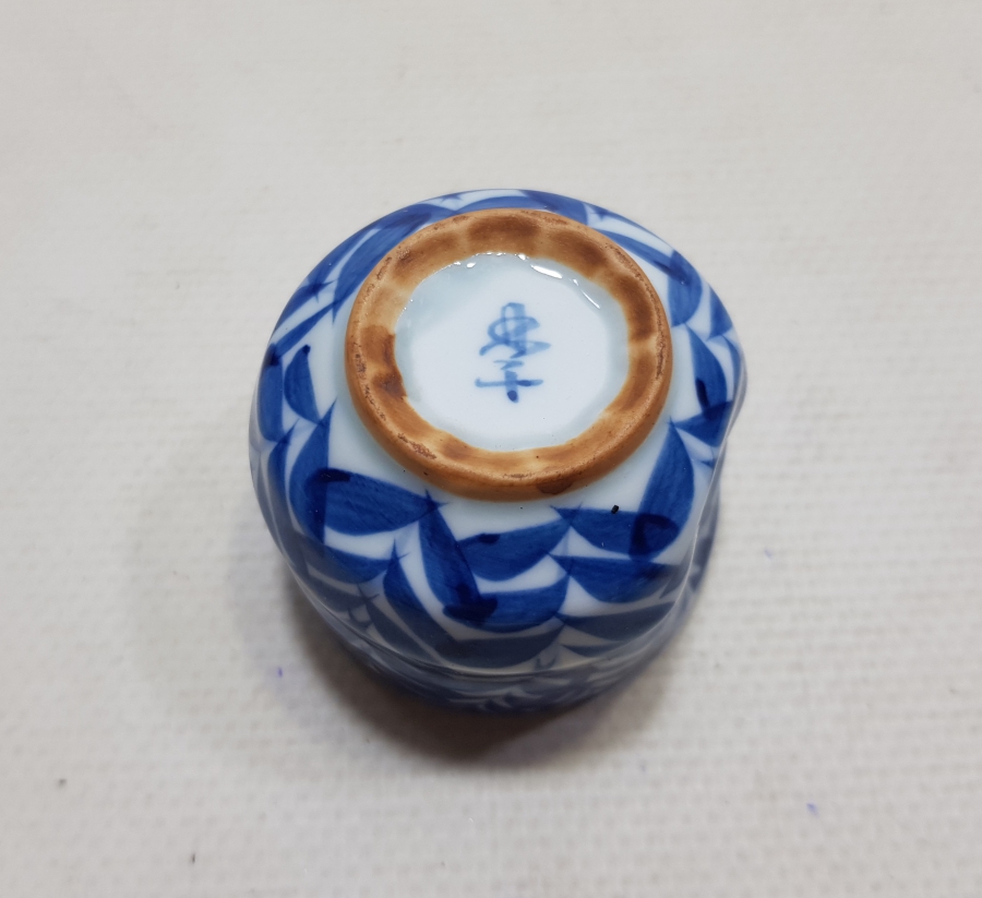 1800 BAŞLARI EZİK FORMDA YAPILMIŞ ÇOK NADİR ALTI DAMGALI ÇİN KAHVE FİNCANI