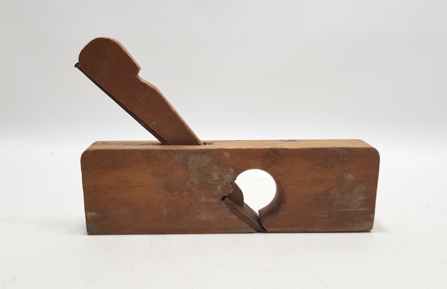 OSMANLI DÖNEMİ AHŞAPTAN MAMUL KAPI YAPIMI İÇİN KULLANILAN MARANGOZ RENDESİ