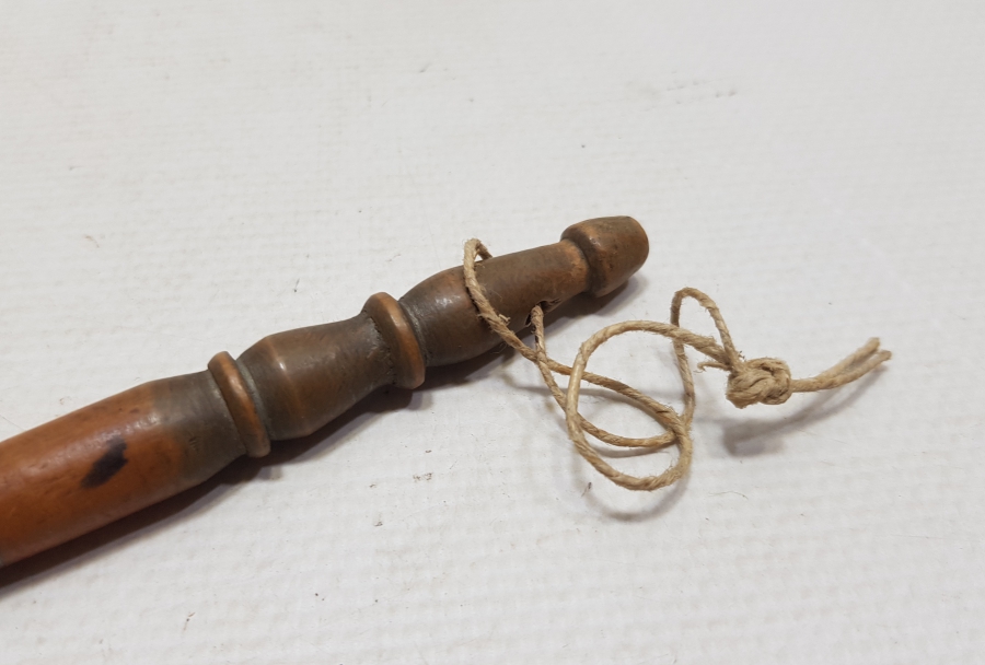 OSMANLI DÖNEMİ MEVLEVİ SİKKELİ ŞİMŞİR AĞACINDAN YAPILMIŞ UÇKURLUK