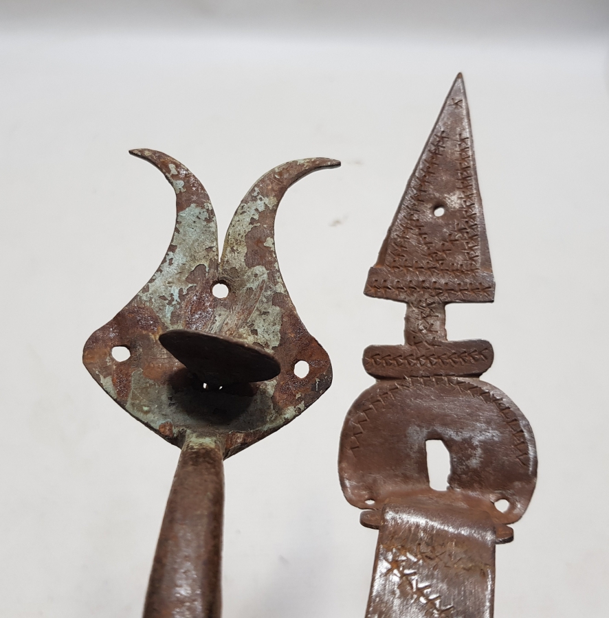 OSMANLI DÖNEMİ İKİ ADET TEKKE KAPI TUTMACI